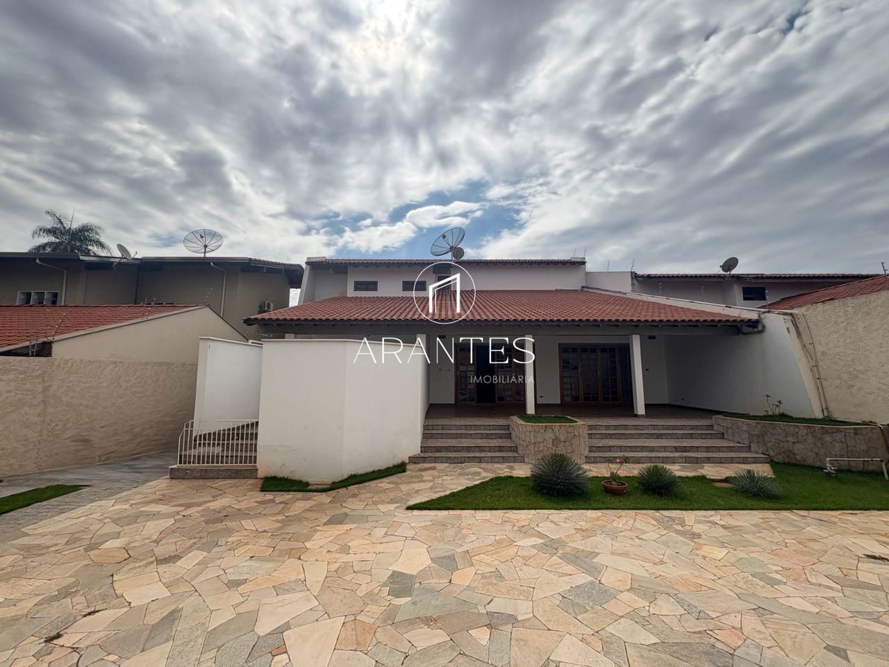 Foto de Casa de Alto Padrão no Bairro Colinos – Tradição e Conforto em Bairro Colinos , Três Lagoas
