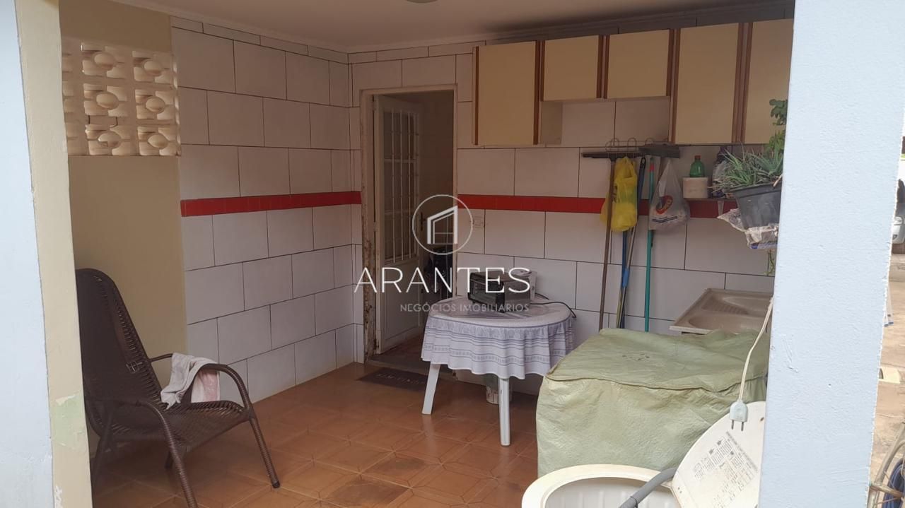 Foto de Casa – 1 suíte + 2 quartos – Bairro São Carlos – Varanda e 2 salas em Sao carlos, Três Lagoas