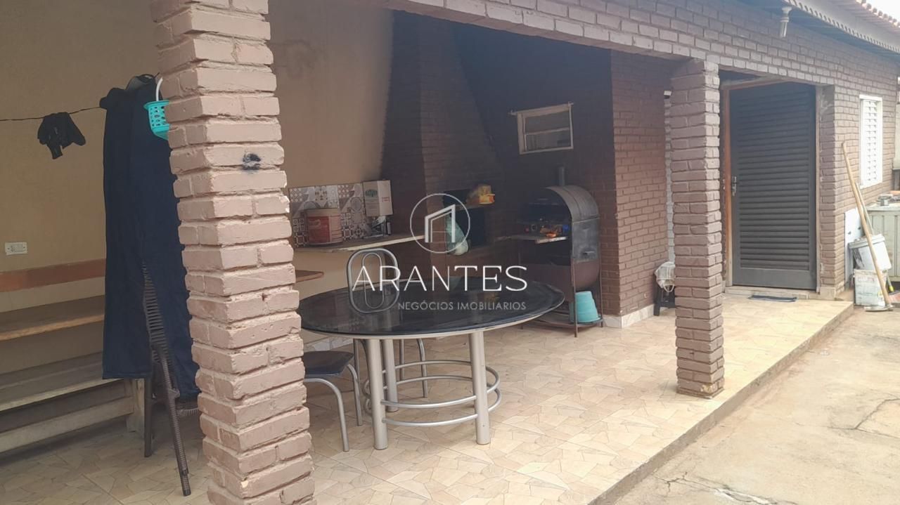 Foto de Casa – 1 suíte + 2 quartos – Bairro São Carlos – Varanda e 2 salas em Sao carlos, Três Lagoas