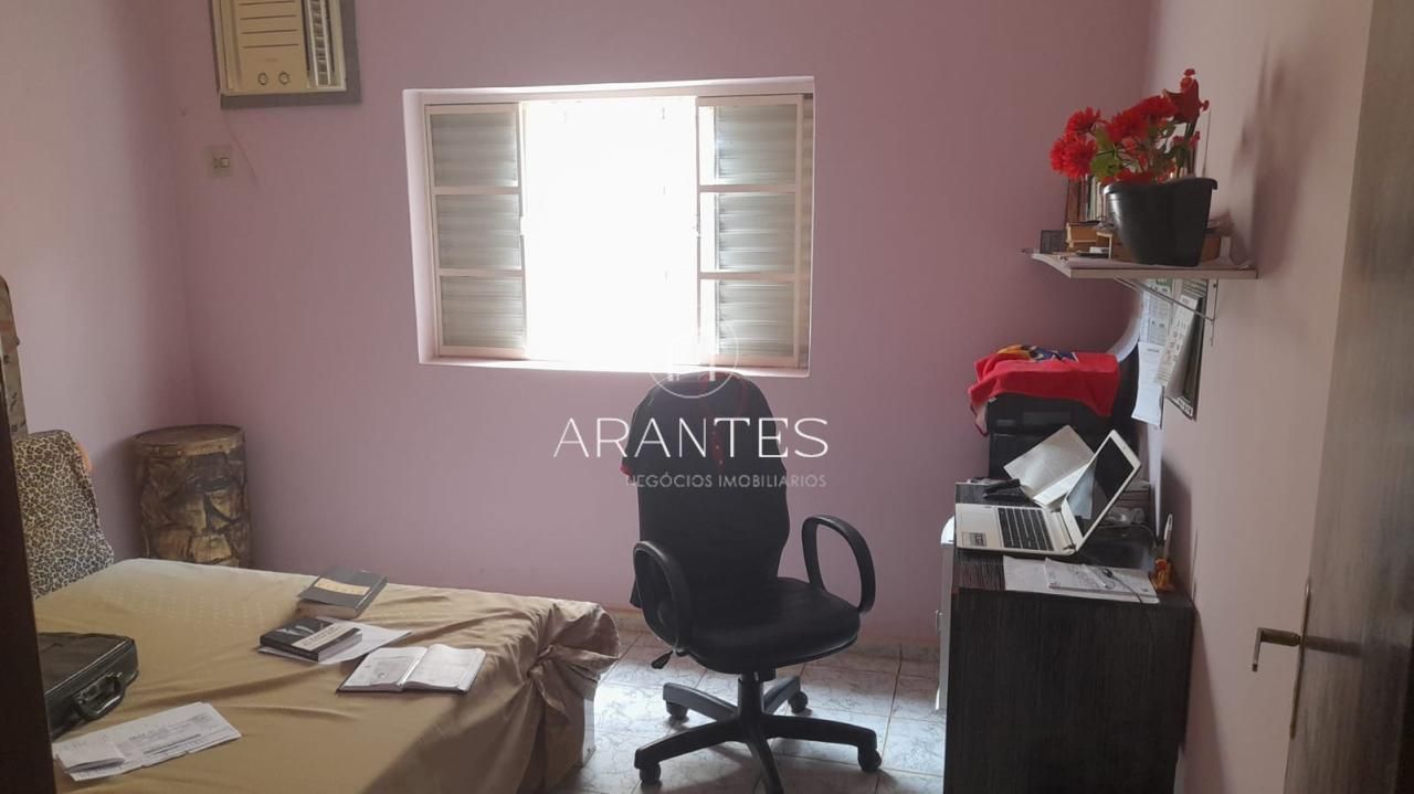 Foto de Casa – 1 suíte + 2 quartos – Bairro São Carlos – Varanda e 2 salas em Sao carlos, Três Lagoas