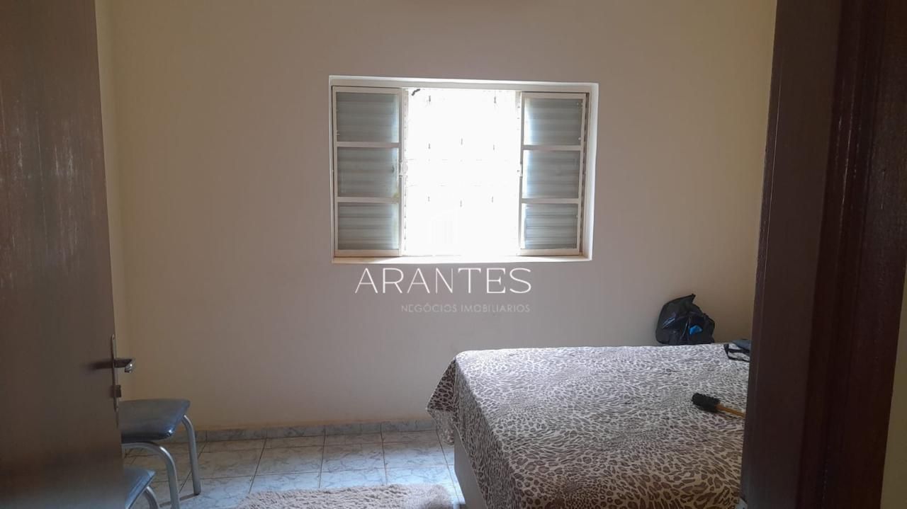 Foto de Casa – 1 suíte + 2 quartos – Bairro São Carlos – Varanda e 2 salas em Sao carlos, Três Lagoas