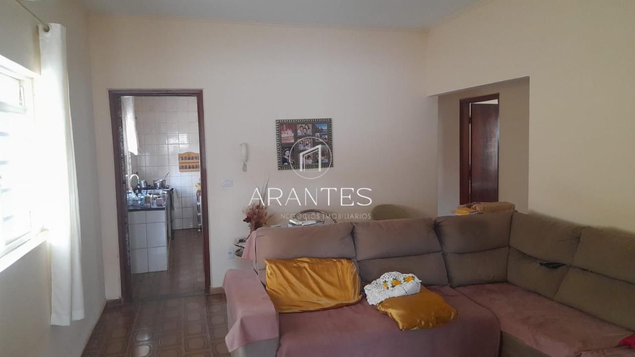Foto de Casa – 1 suíte + 2 quartos – Bairro São Carlos – Varanda e 2 salas em Sao carlos, Três Lagoas