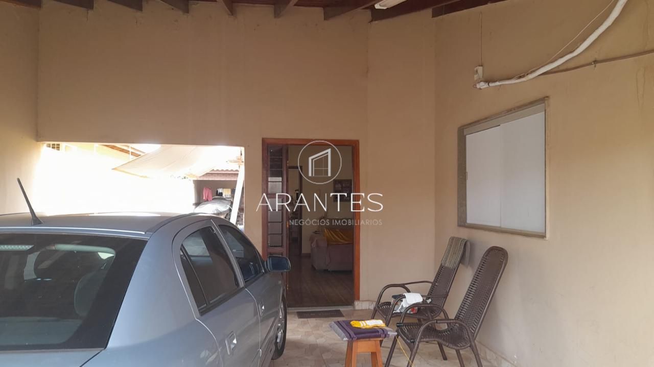 Foto de Casa – 1 suíte + 2 quartos – Bairro São Carlos – Varanda e 2 salas em Sao carlos, Três Lagoas