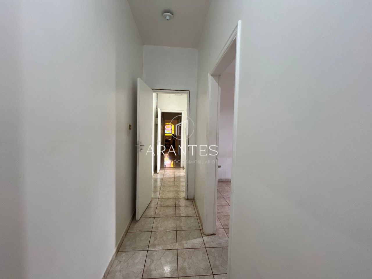 Foto de CASA À VENDA – BAIRRO COLINOS  OPORTUNIDADE PARA REFORMA EM BAIRRO NOBRE em COLINOS, Três Lagoas