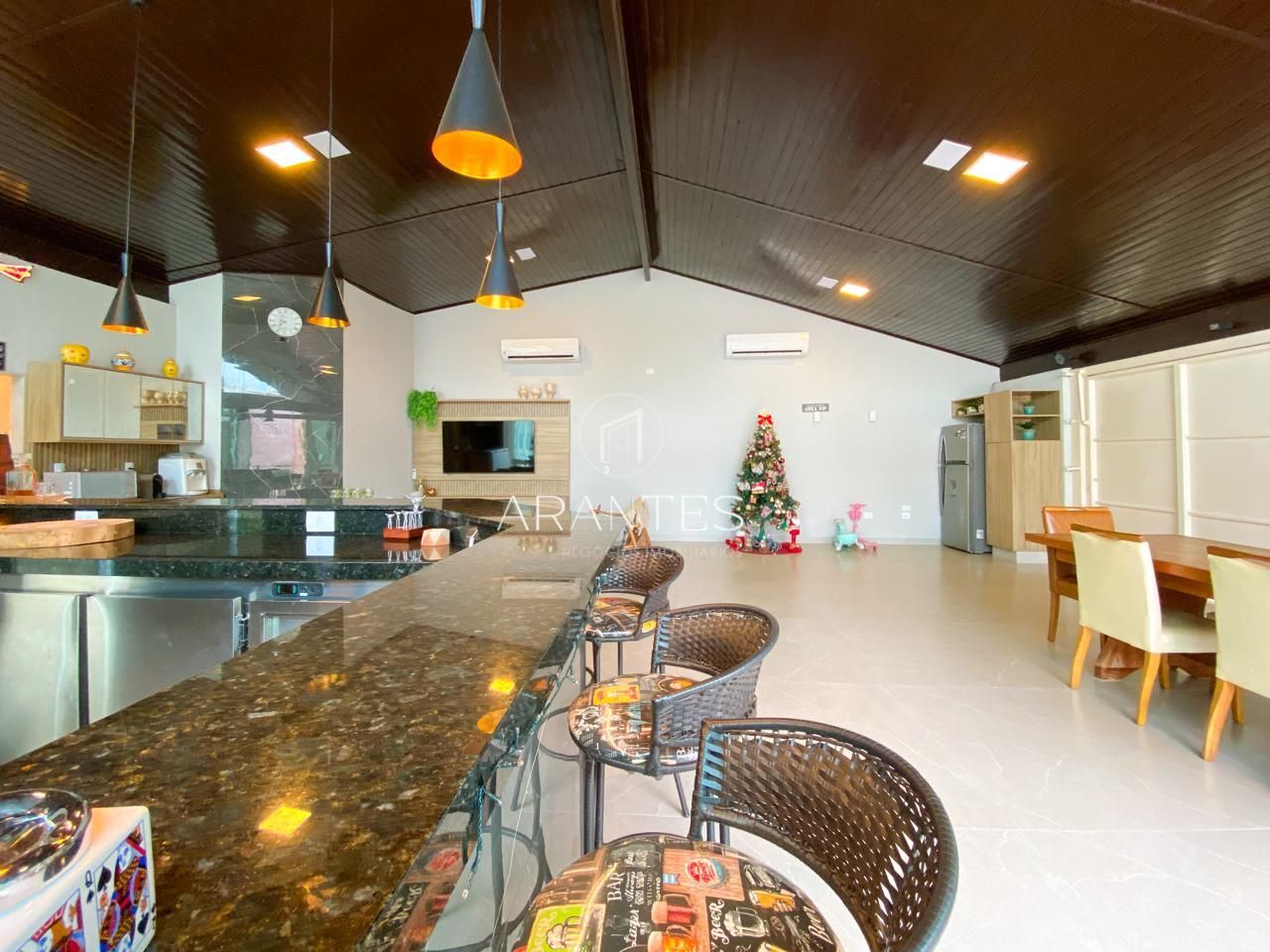 Foto de Casa 350 m², 3 qts (1 ste), 3 vg – Próx. Centro – Área Gourmet com Som JBL + Energia Fotovoltaica em SANTOS DUMONT, Três Lagoas