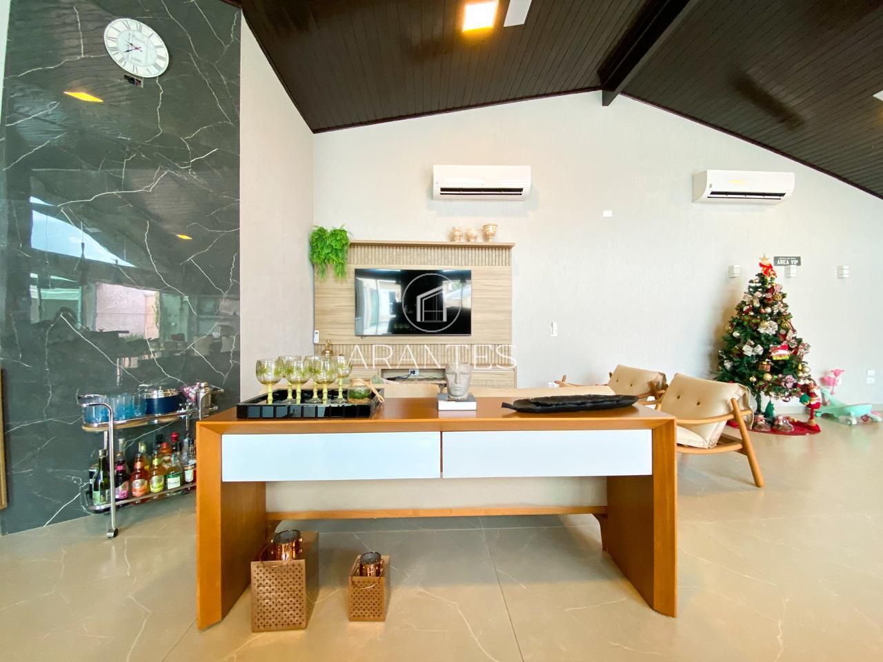 Foto de Casa 350 m², 3 qts (1 ste), 3 vg – Próx. Centro – Área Gourmet com Som JBL + Energia Fotovoltaica em SANTOS DUMONT, Três Lagoas