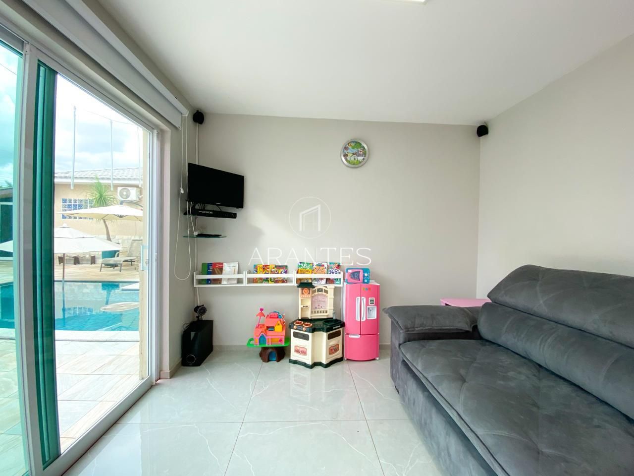 Foto de Casa 350 m², 3 qts (1 ste), 3 vg – Próx. Centro – Área Gourmet com Som JBL + Energia Fotovoltaica em SANTOS DUMONT, Três Lagoas