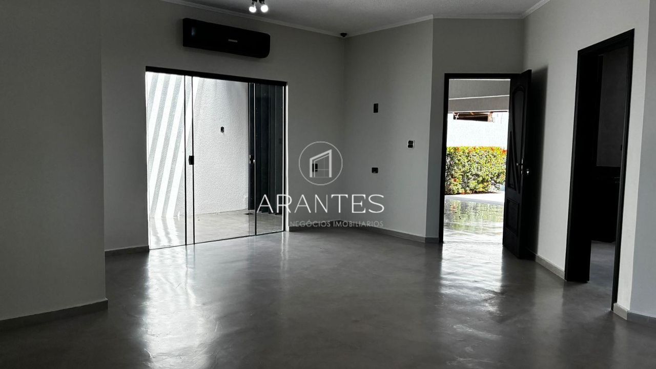 Foto de Casa de esquina, 3 quartos (1 suíte), 4 vagas – Santos Dumont – Área gourmet com piscina em Santos Dumont, Três Lagoas