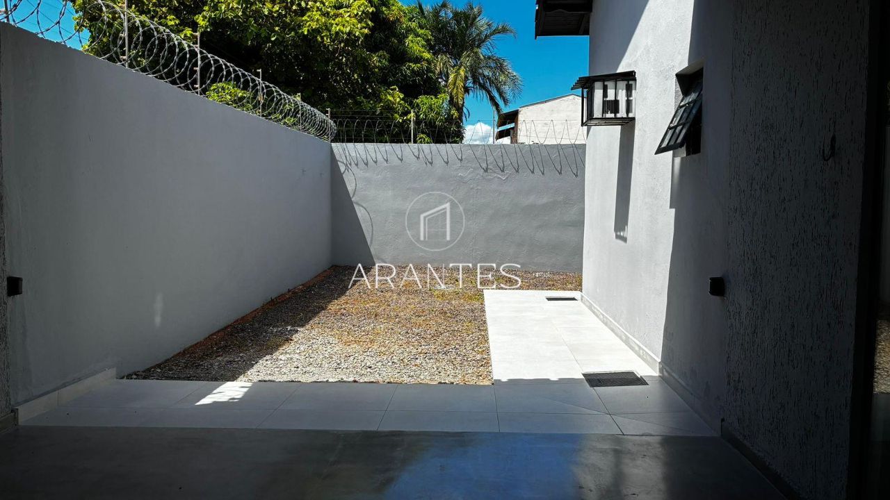 Foto de Casa de esquina, 3 quartos (1 suíte), 4 vagas – Santos Dumont – Área gourmet com piscina em Santos Dumont, Três Lagoas