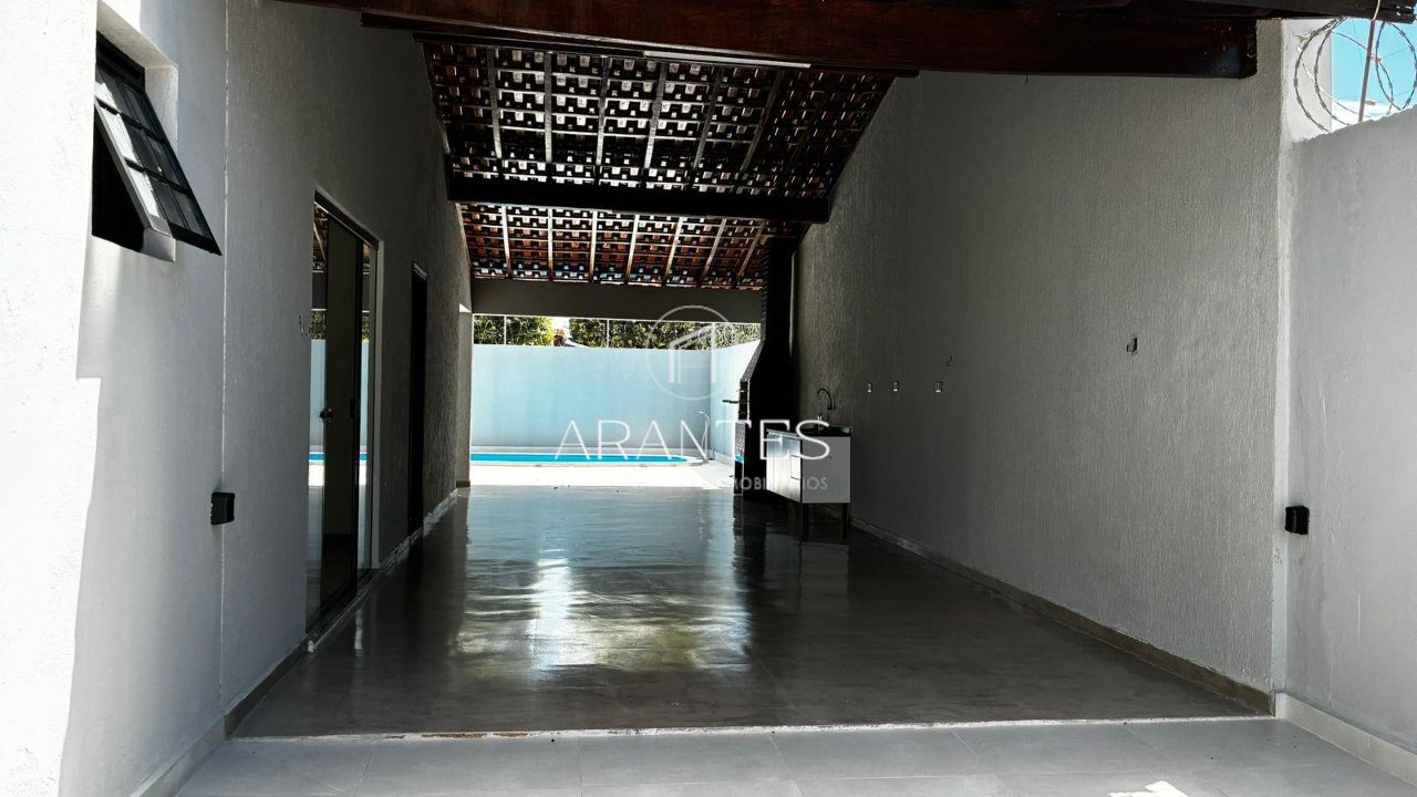 Foto de Casa de esquina, 3 quartos (1 suíte), 4 vagas – Santos Dumont – Área gourmet com piscina em Santos Dumont, Três Lagoas
