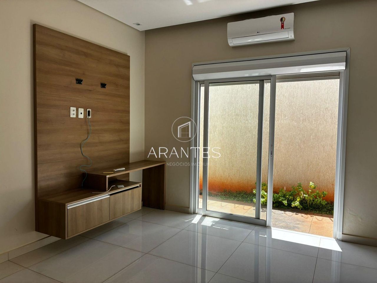Foto de Casa 3 suítes (1 master com closet) – Stos Dumont – Gourmet climatizada com piscina e sauna em Santos Dumont, Três Lagoas