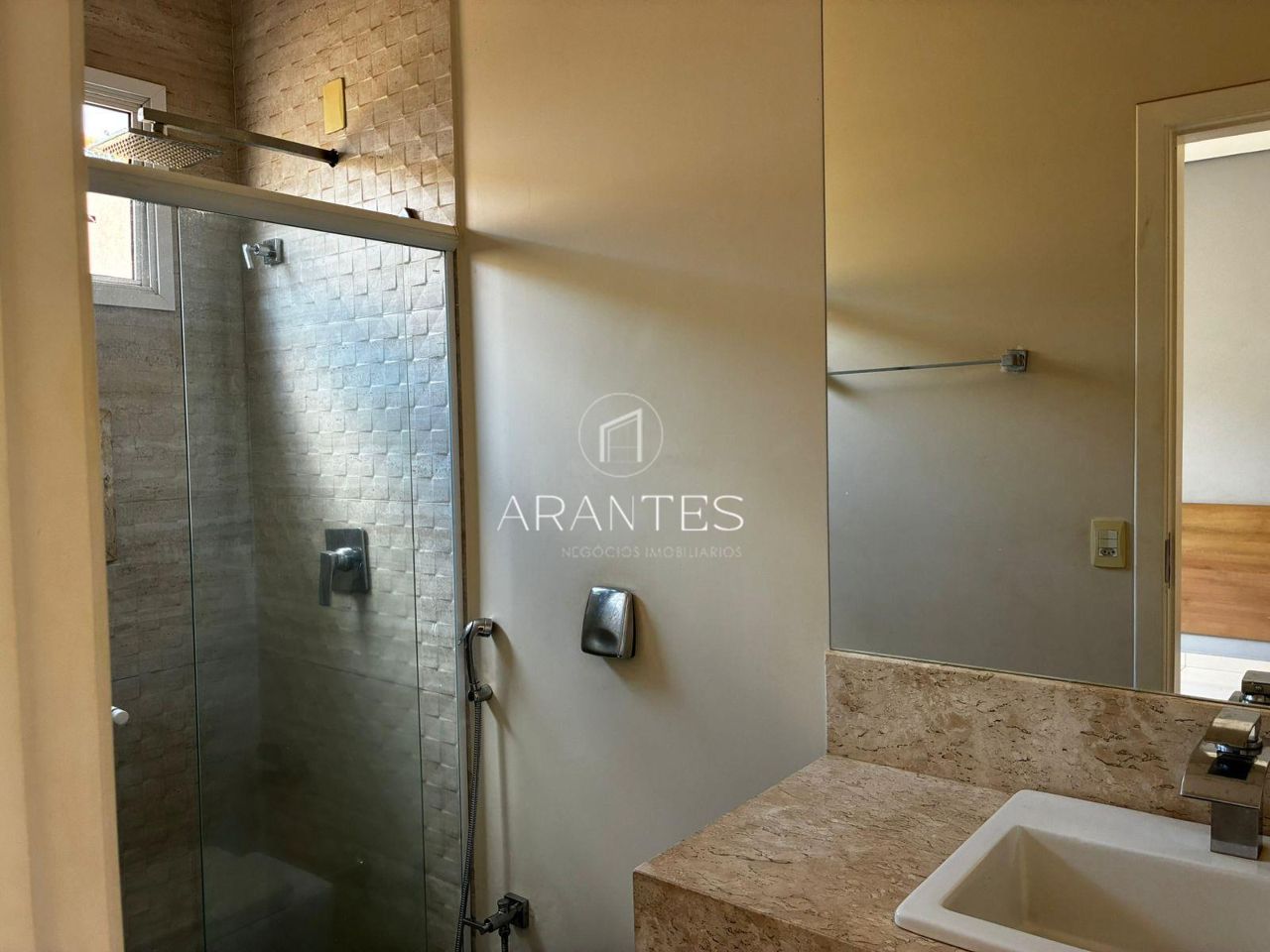Foto de Casa 3 suítes (1 master com closet) – Stos Dumont – Gourmet climatizada com piscina e sauna em Santos Dumont, Três Lagoas