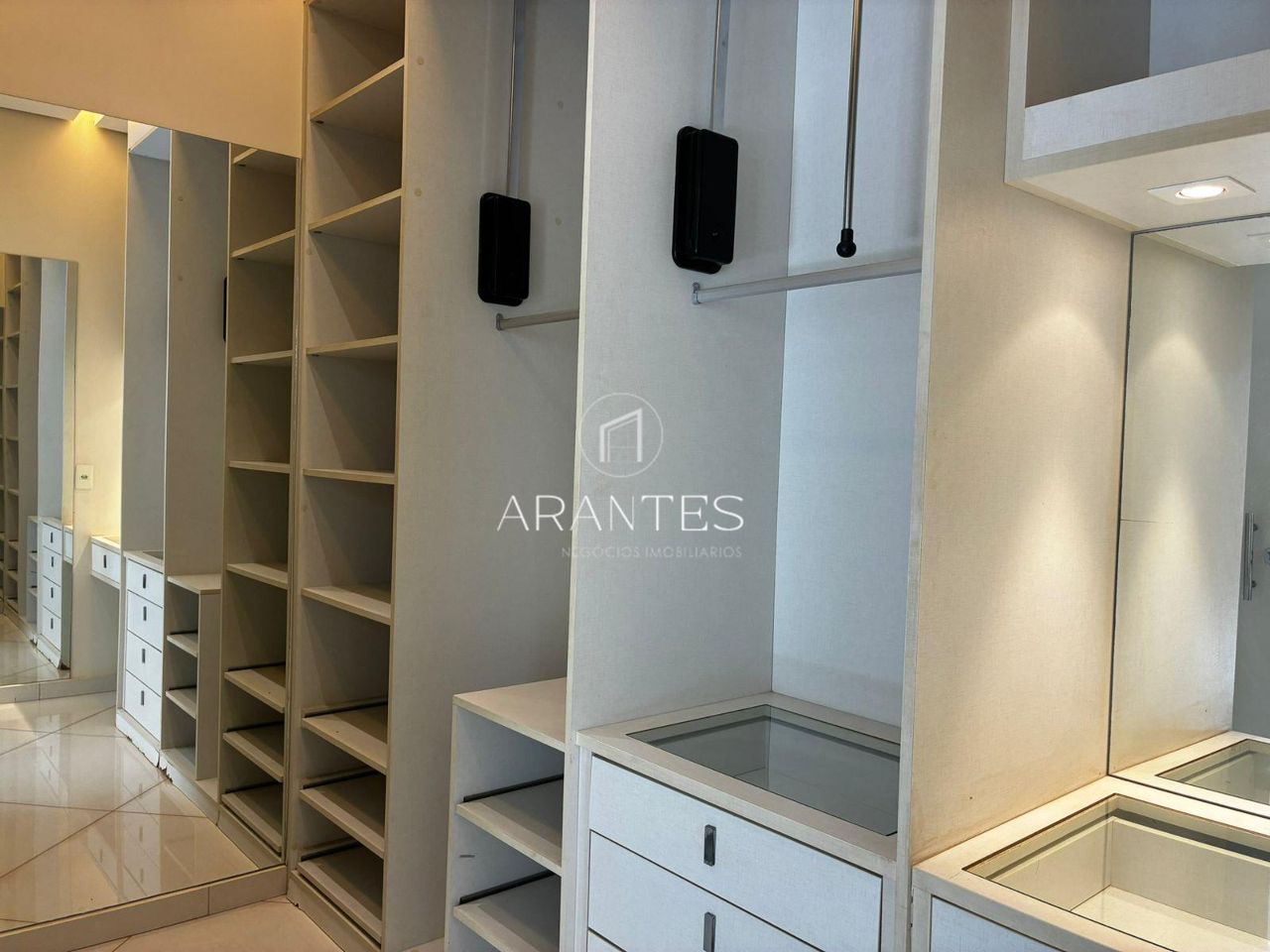 Foto de Casa 3 suítes (1 master com closet) – Stos Dumont – Gourmet climatizada com piscina e sauna em Santos Dumont, Três Lagoas
