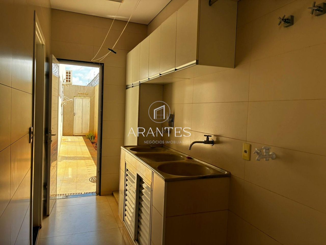 Foto de Casa 3 suítes (1 master com closet) – Stos Dumont – Gourmet climatizada com piscina e sauna em Santos Dumont, Três Lagoas