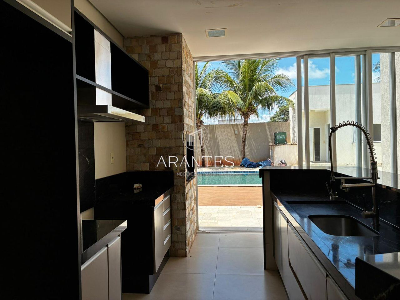 Foto de Casa 3 suítes (1 master com closet) – Stos Dumont – Gourmet climatizada com piscina e sauna em Santos Dumont, Três Lagoas