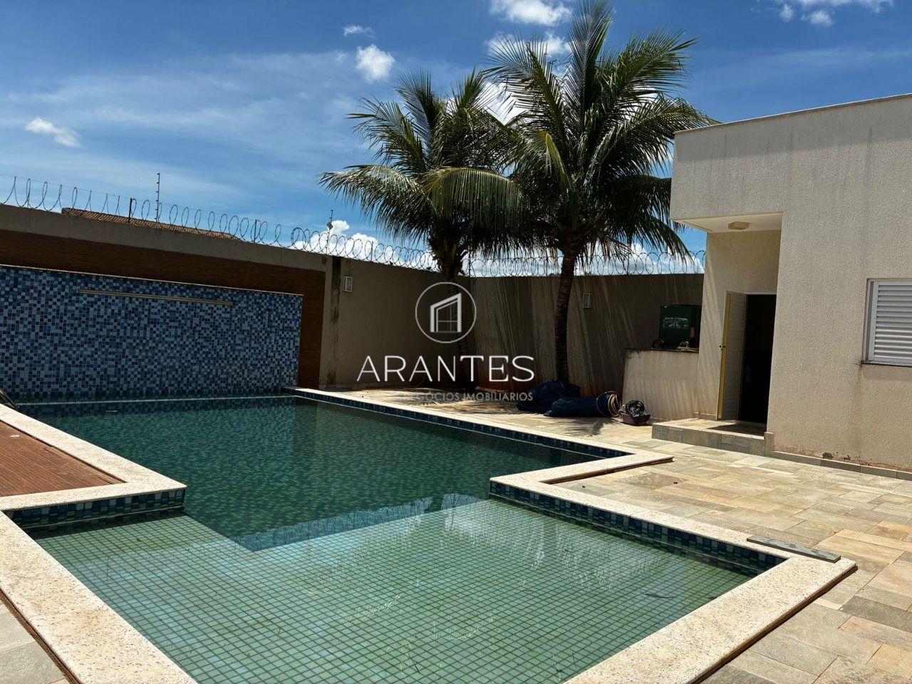 Foto de Casa 3 suítes (1 master com closet) – Stos Dumont – Gourmet climatizada com piscina e sauna em Santos Dumont, Três Lagoas