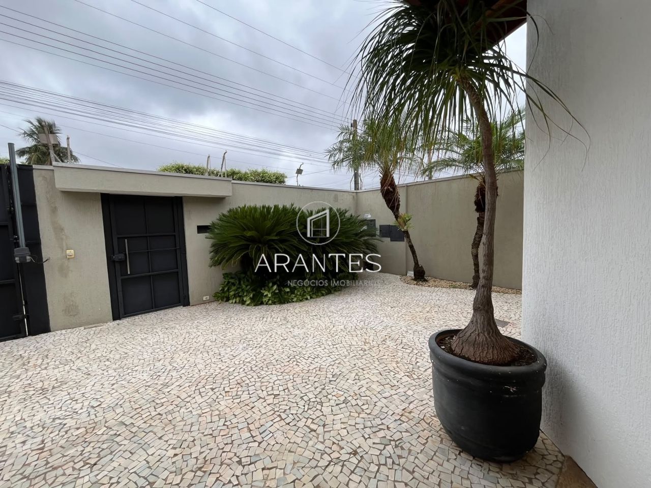 Foto de CASA ALTO PADRÃO À VENDA NO BAIRRO SANTOS DUMONT em SANTOS DUMONT, Três Lagoas
