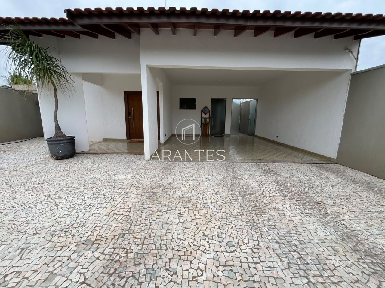 Foto de CASA ALTO PADRÃO À VENDA NO BAIRRO SANTOS DUMONT em SANTOS DUMONT, Três Lagoas