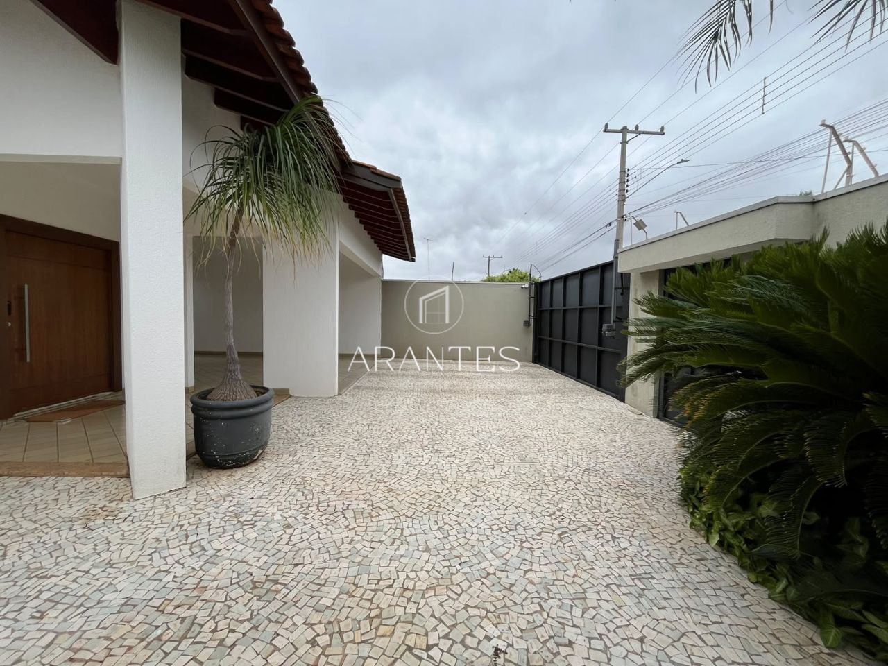 Foto de CASA ALTO PADRÃO À VENDA NO BAIRRO SANTOS DUMONT em SANTOS DUMONT, Três Lagoas