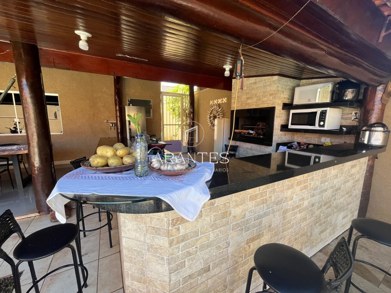 Foto de CASA À VENDA COM AMPLO ESPAÇO NO BAIRRO SANTOS DUMONT em SANTOS DUMONT, Três Lagoas