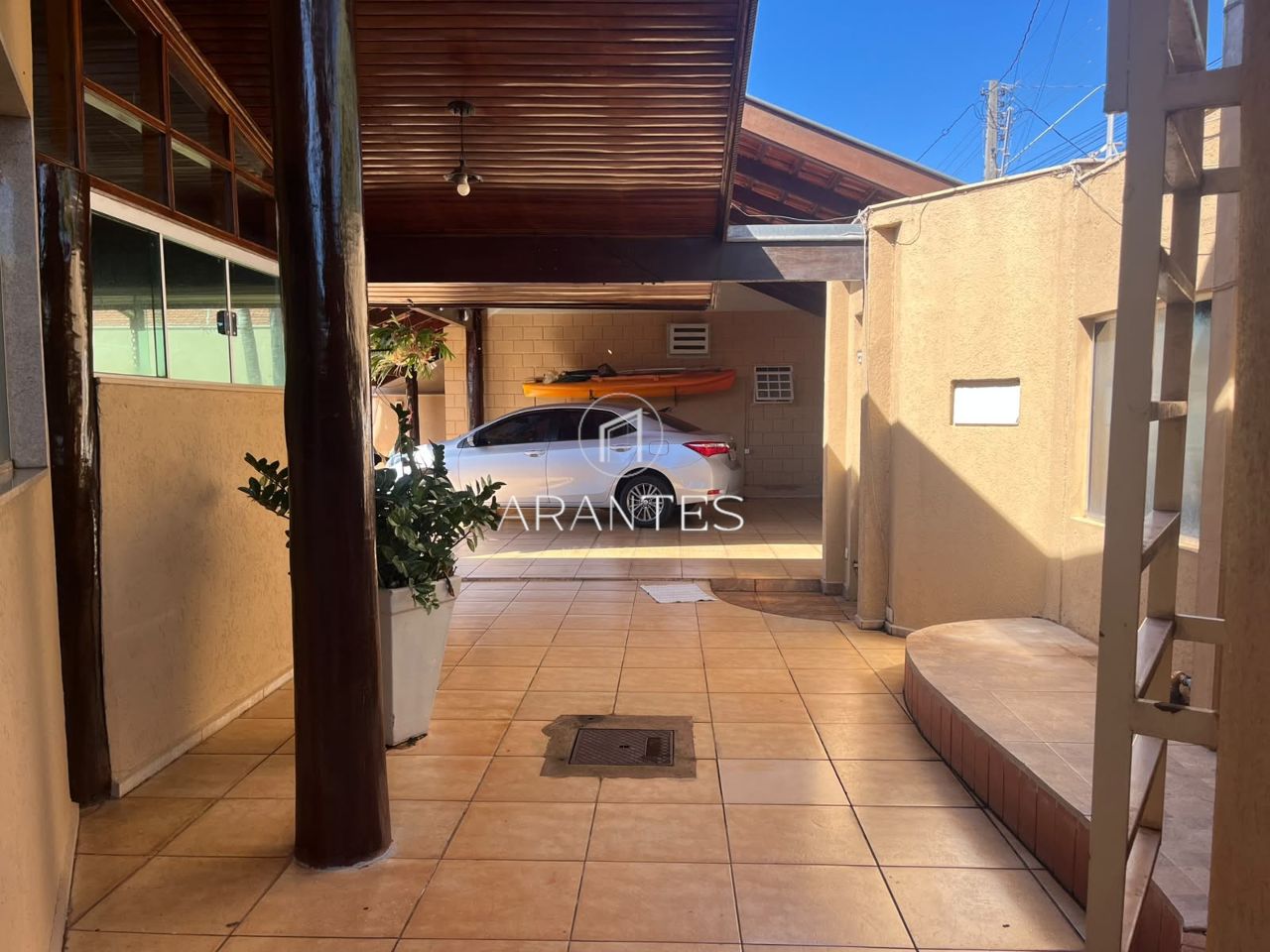 Foto de CASA À VENDA COM AMPLO ESPAÇO NO BAIRRO SANTOS DUMONT em SANTOS DUMONT, Três Lagoas