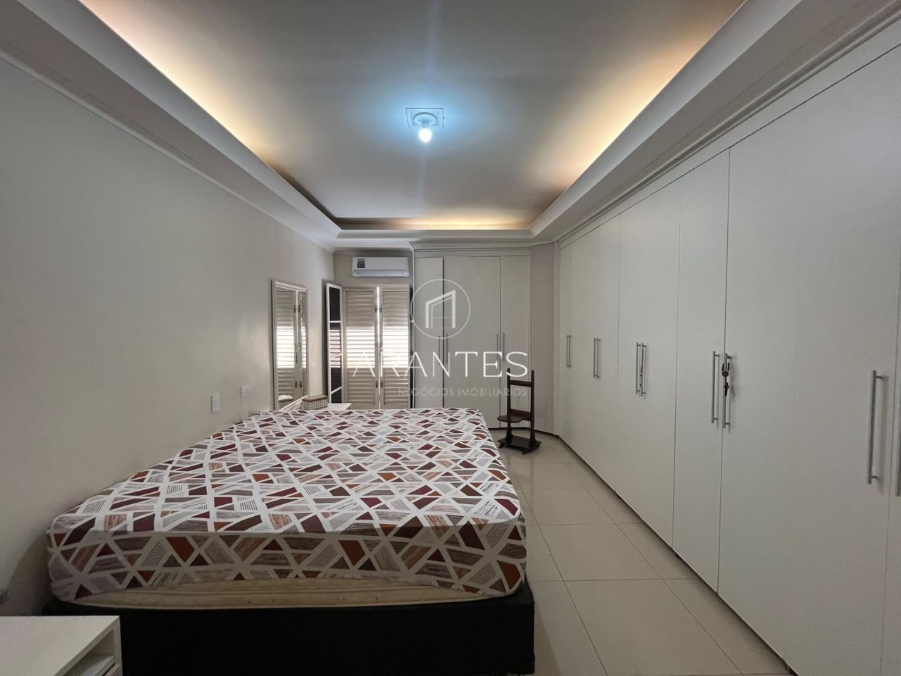Foto de CASA À VENDA COM AMPLO ESPAÇO NO BAIRRO SANTOS DUMONT em SANTOS DUMONT, Três Lagoas