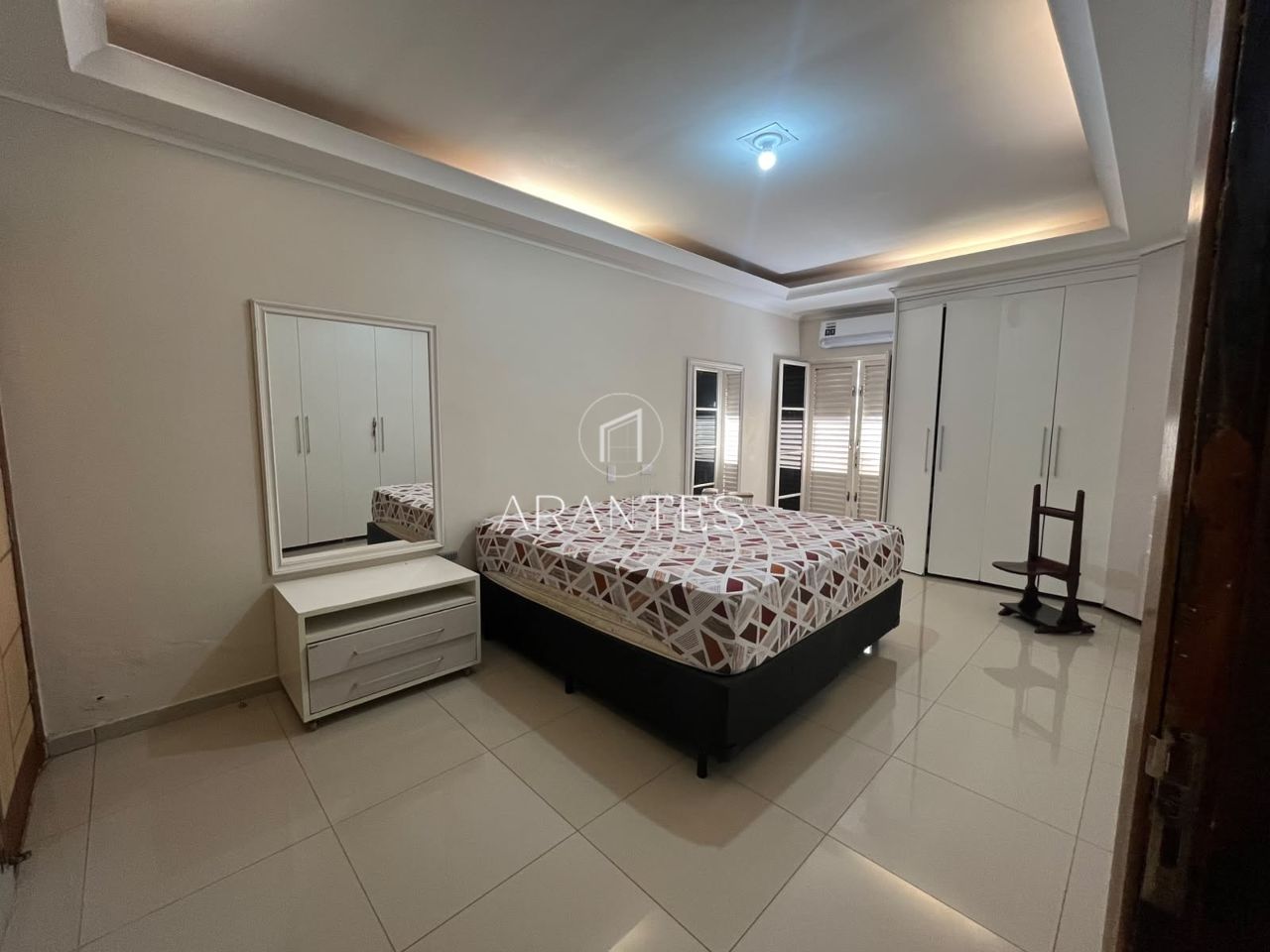 Foto de CASA À VENDA COM AMPLO ESPAÇO NO BAIRRO SANTOS DUMONT em SANTOS DUMONT, Três Lagoas