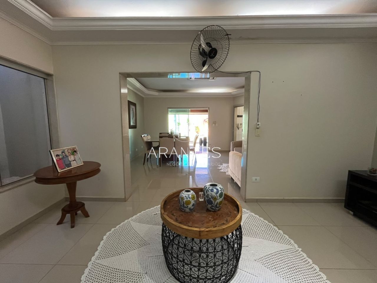 Foto de CASA À VENDA COM AMPLO ESPAÇO NO BAIRRO SANTOS DUMONT em SANTOS DUMONT, Três Lagoas