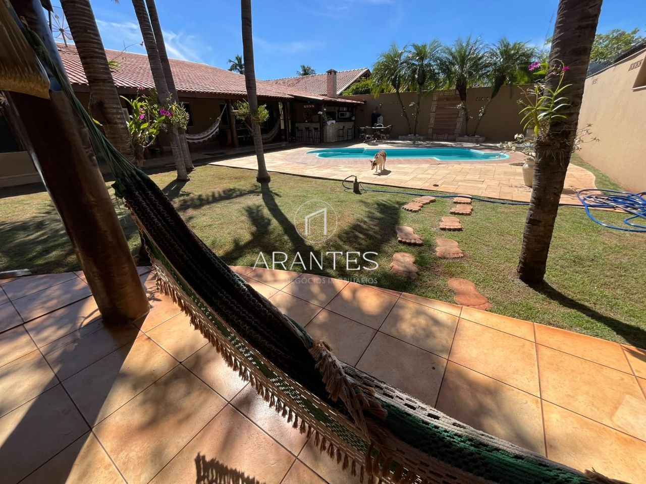 Foto de CASA À VENDA COM AMPLO ESPAÇO NO BAIRRO SANTOS DUMONT em SANTOS DUMONT, Três Lagoas