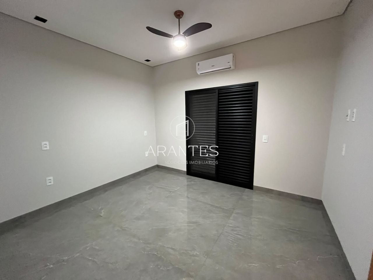 Foto de CASA À VENDA EM CONDOMÍNIO em VILLAGE DO LAGO, Três Lagoas