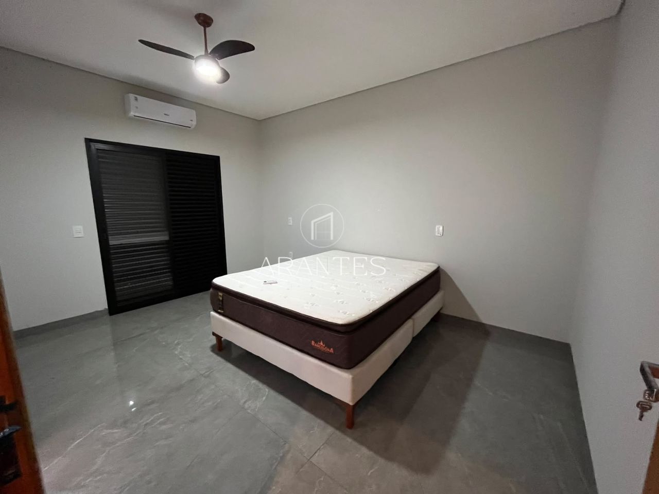 Foto de CASA À VENDA EM CONDOMÍNIO em VILLAGE DO LAGO, Três Lagoas