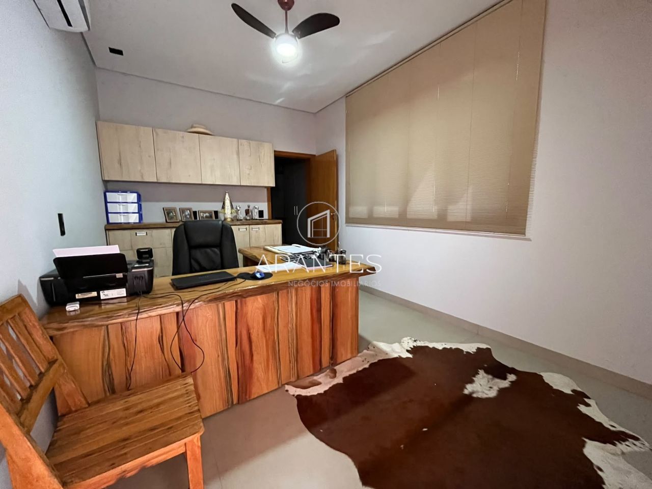 Foto de CASA LUXUOSA À VENDA DE PORTEIRA FECHADA EM CONDOMÍNIO em VILLAGE DO LAGO, Três Lagoas