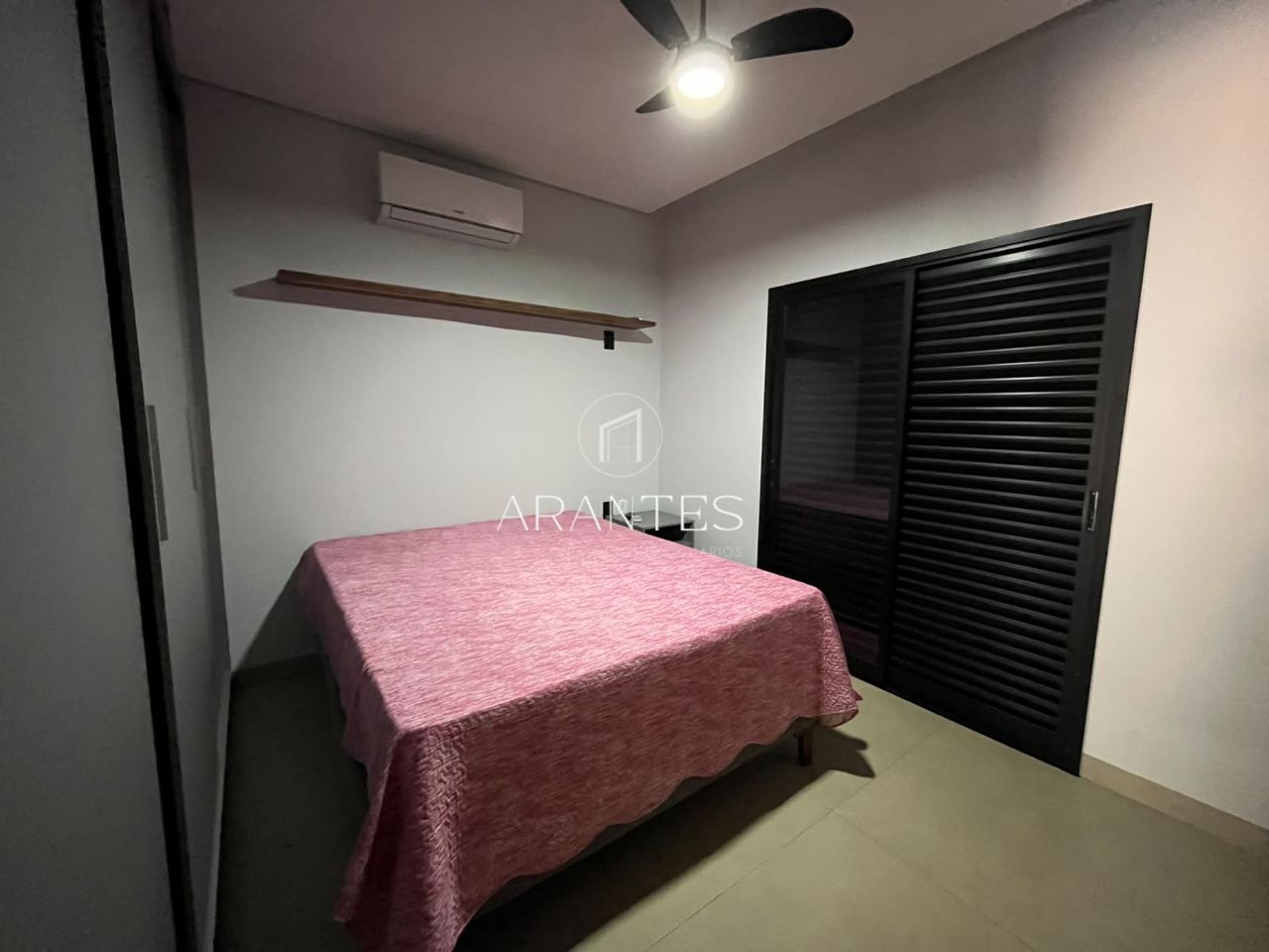 Foto de CASA LUXUOSA À VENDA DE PORTEIRA FECHADA EM CONDOMÍNIO em VILLAGE DO LAGO, Três Lagoas