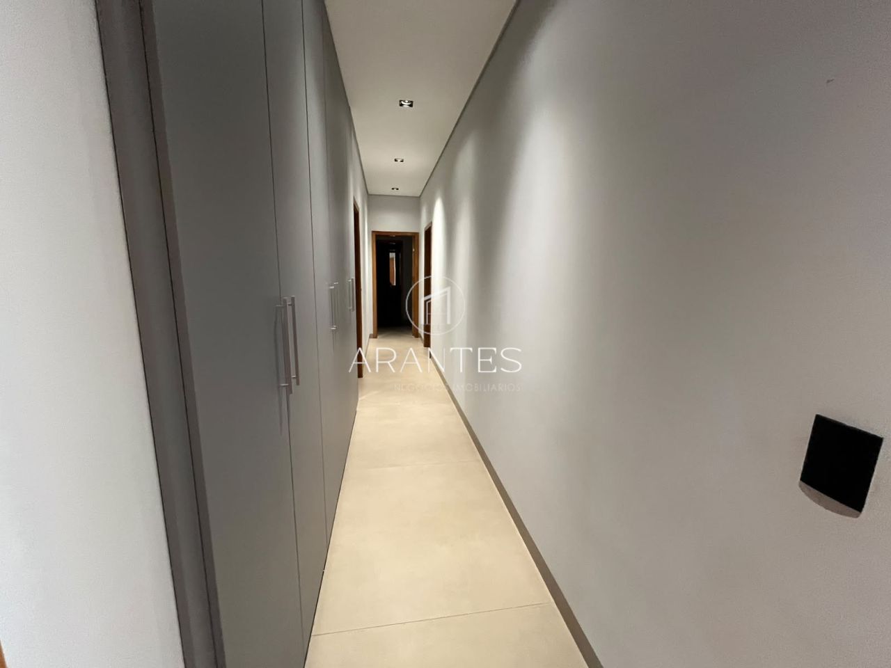 Foto de CASA LUXUOSA À VENDA DE PORTEIRA FECHADA EM CONDOMÍNIO em VILLAGE DO LAGO, Três Lagoas