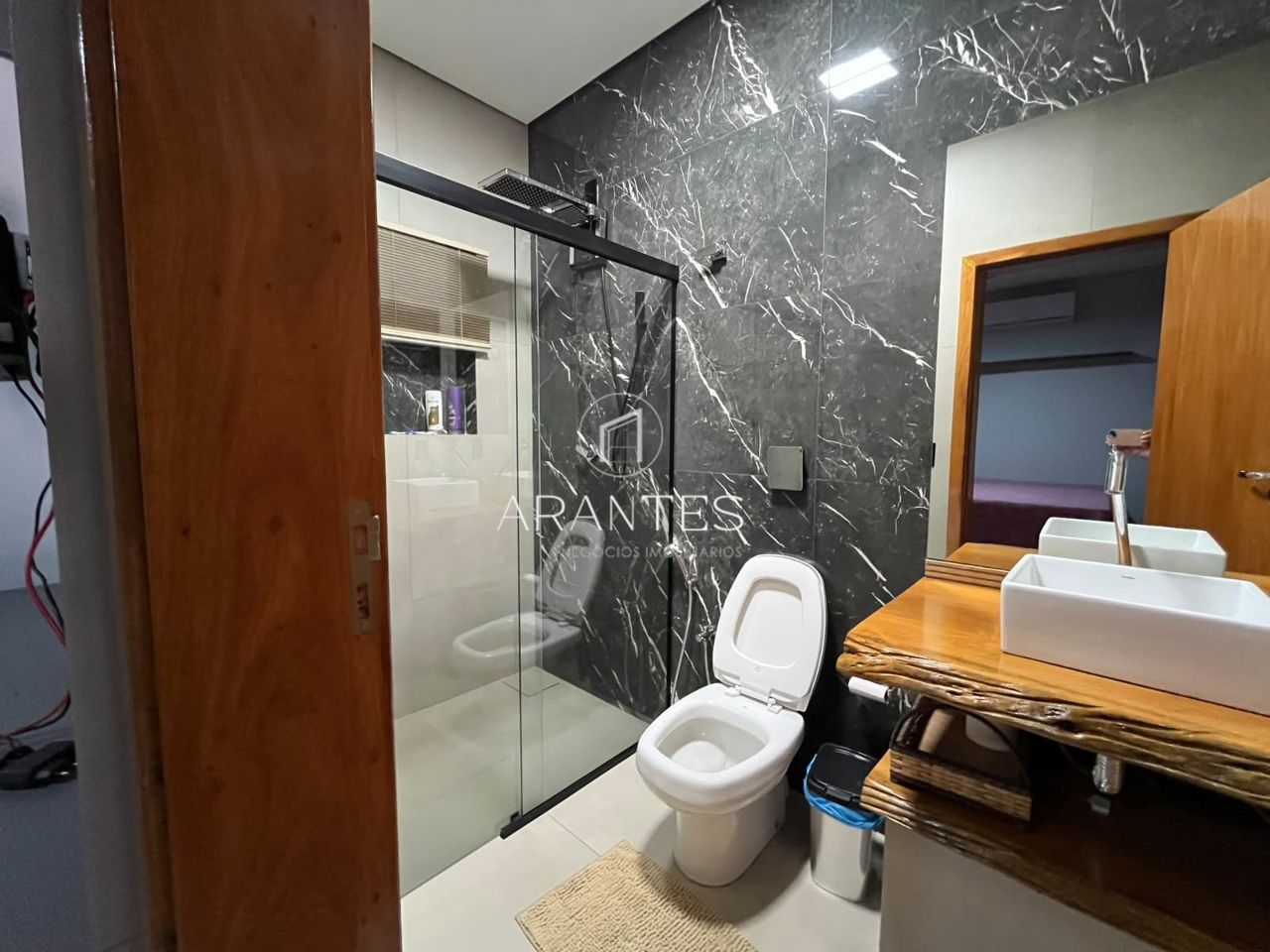 Foto de CASA LUXUOSA À VENDA DE PORTEIRA FECHADA EM CONDOMÍNIO em VILLAGE DO LAGO, Três Lagoas