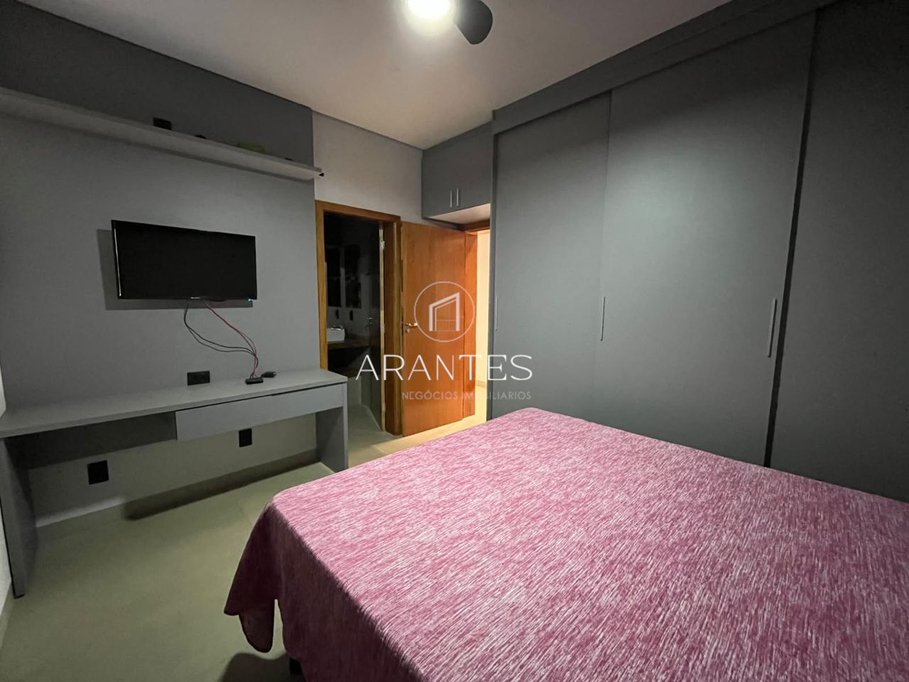 Foto de CASA LUXUOSA À VENDA DE PORTEIRA FECHADA EM CONDOMÍNIO em VILLAGE DO LAGO, Três Lagoas