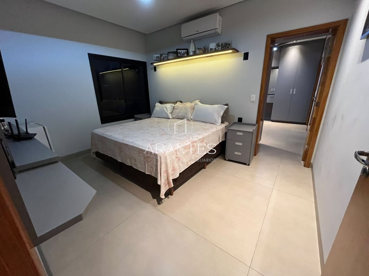 Foto de CASA LUXUOSA À VENDA DE PORTEIRA FECHADA EM CONDOMÍNIO em VILLAGE DO LAGO, Três Lagoas