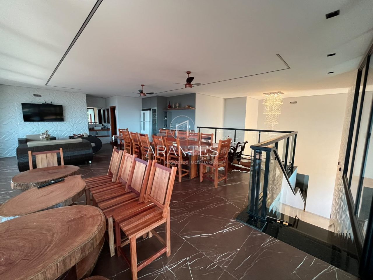 Foto de CASA LUXUOSA À VENDA DE PORTEIRA FECHADA EM CONDOMÍNIO em VILLAGE DO LAGO, Três Lagoas