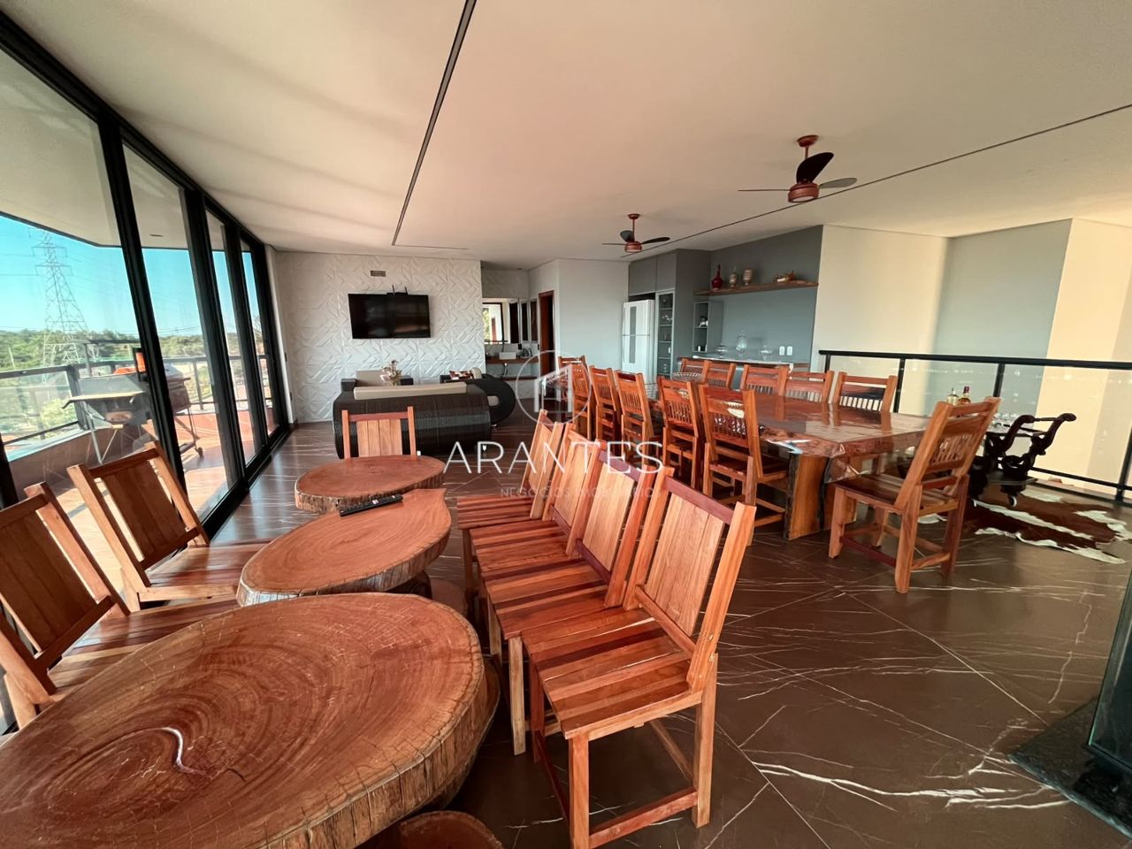 Foto de CASA LUXUOSA À VENDA DE PORTEIRA FECHADA EM CONDOMÍNIO em VILLAGE DO LAGO, Três Lagoas