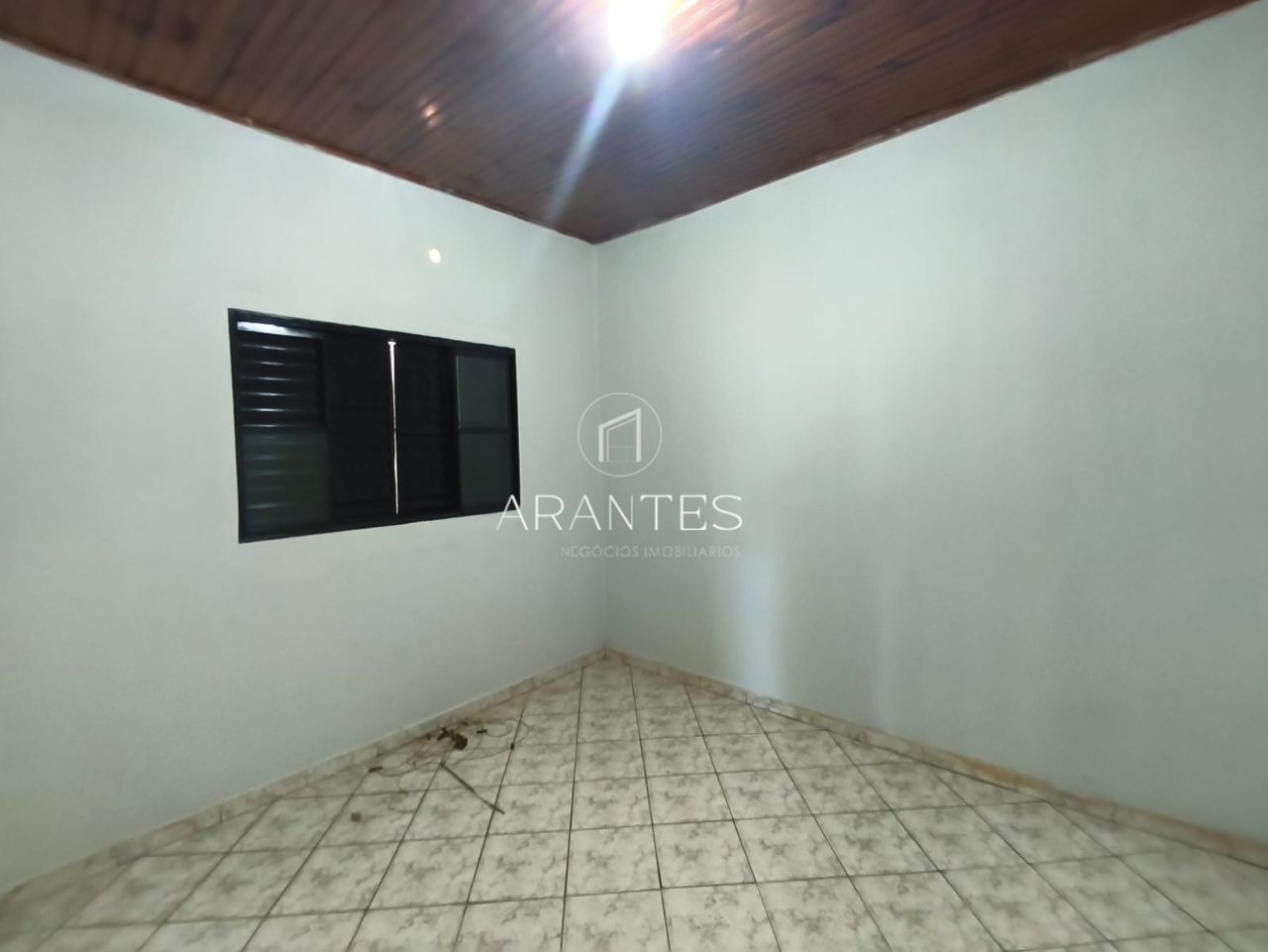 Foto de Galpão comercial, com casa de 3 quartos aos fundos em Lapa, Três Lagoas