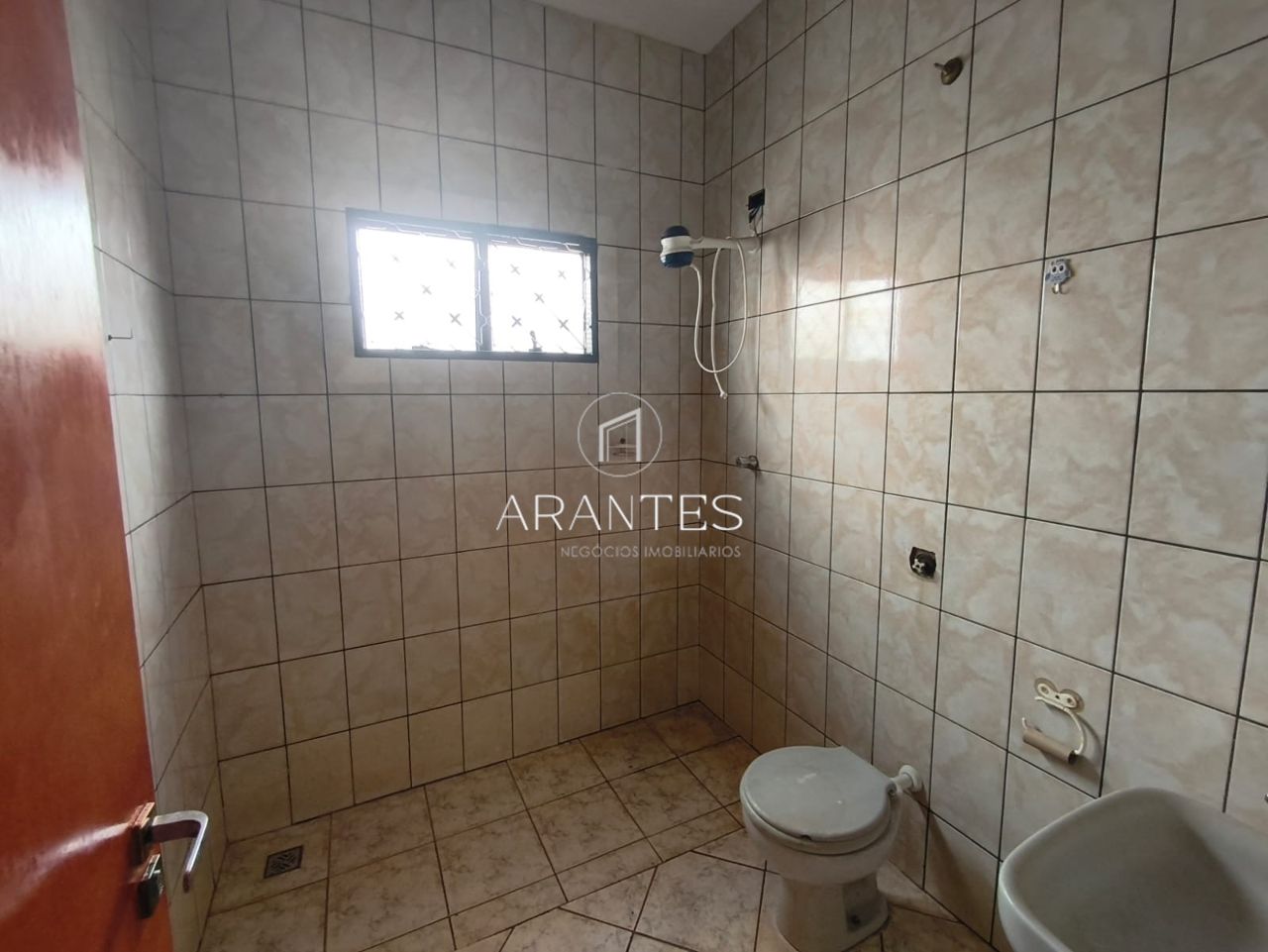 Foto de Galpão comercial, com casa de 3 quartos aos fundos em Lapa, Três Lagoas