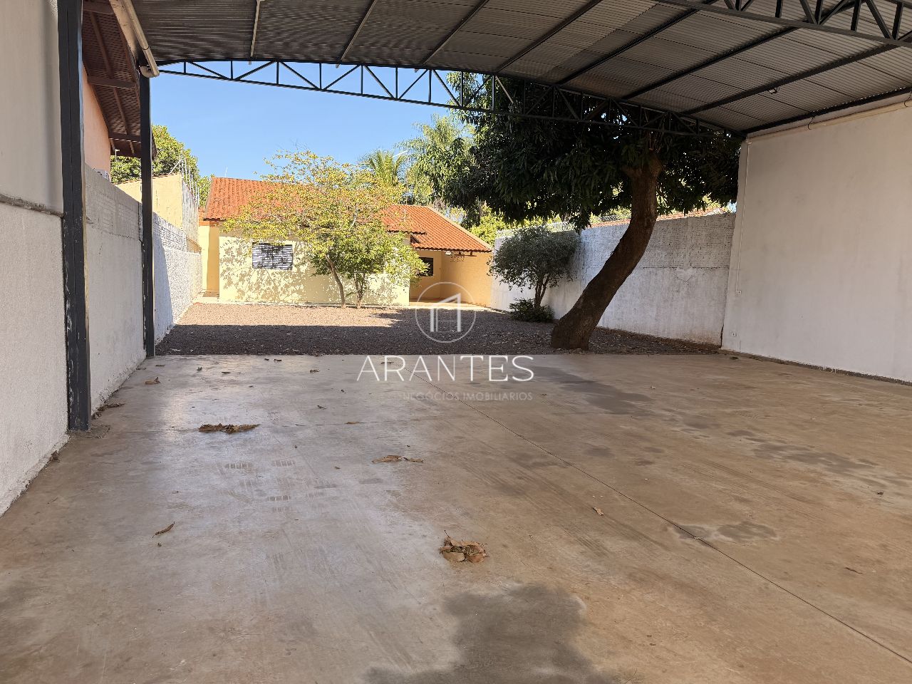 Foto de Galpão comercial, com casa de 3 quartos aos fundos em Lapa, Três Lagoas