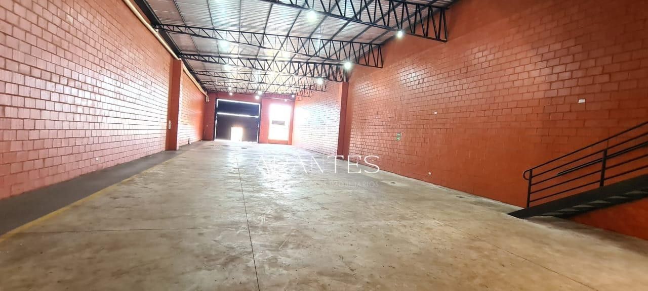 Foto de BARRACÃO PARA LOCAÇÃO NA AV ANTÔNIO TRAJANO em MORUMBI, Três Lagoas