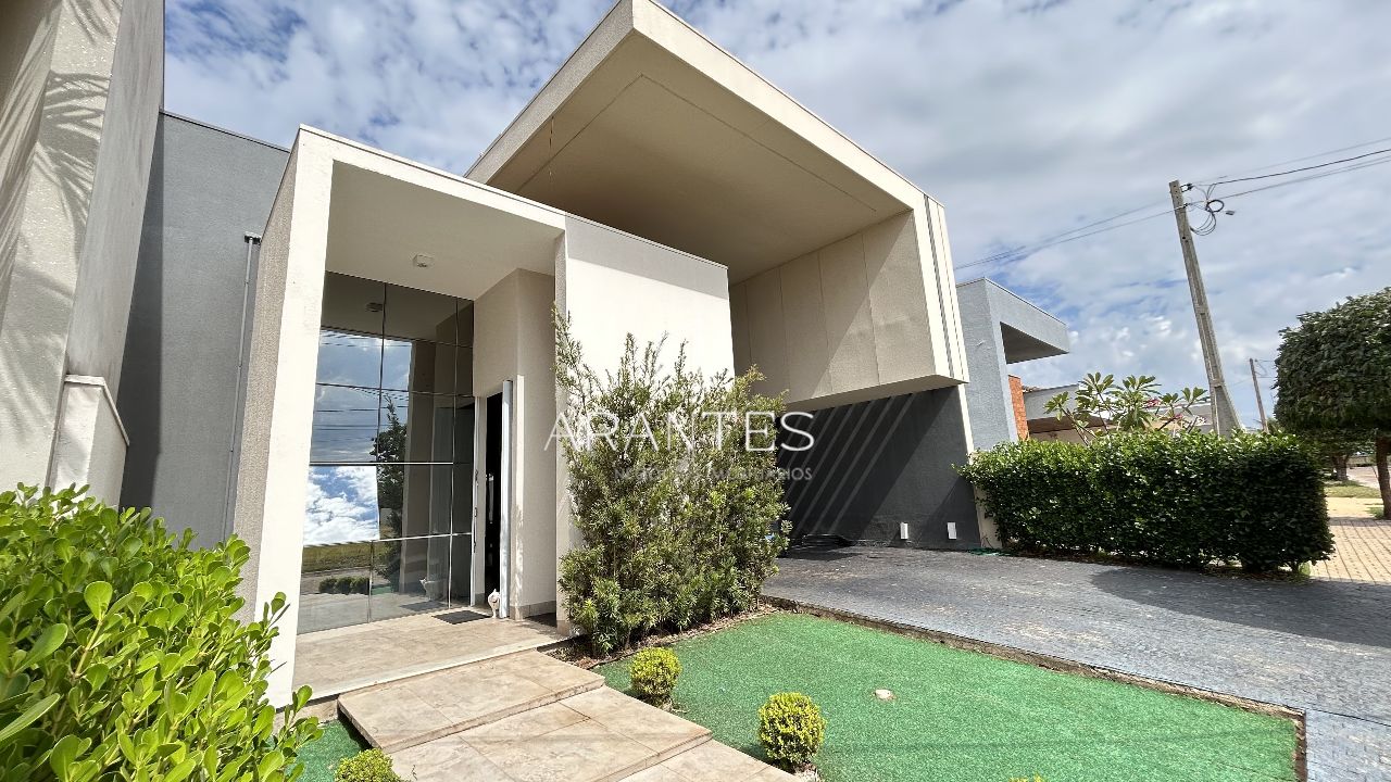 Foto de Casa belíssima no Village disponível para venda e locação! em Village do Lago, Três Lagoas