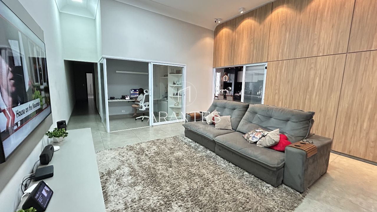 Foto de Casa belíssima no Village disponível para venda e locação! em Village do Lago, Três Lagoas