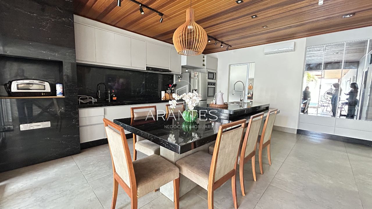 Foto de Casa belíssima no Village disponível para venda e locação! em Village do Lago, Três Lagoas