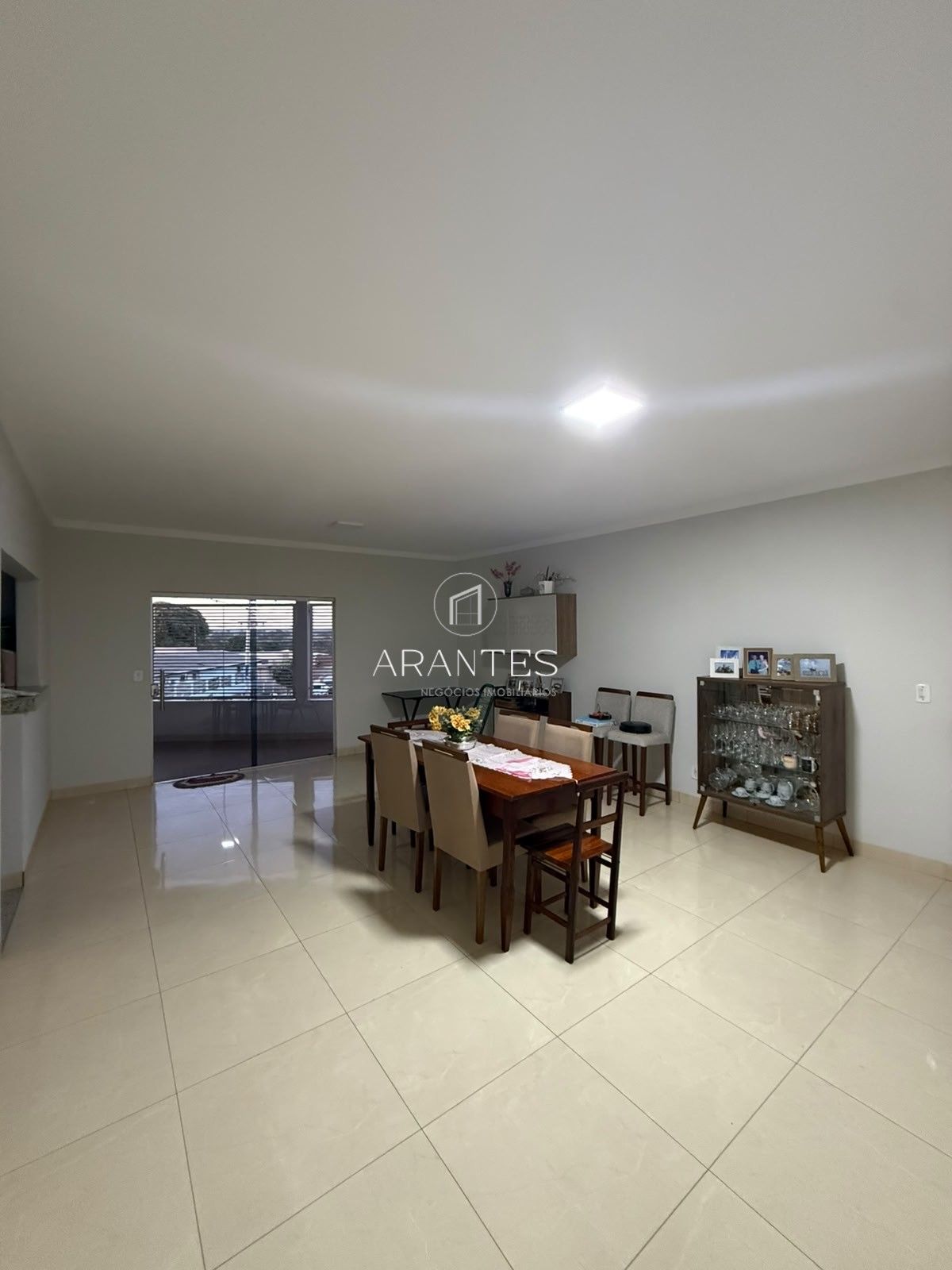Foto de Sobrado com casa junto para locação em Inocência em centro, Inocência
