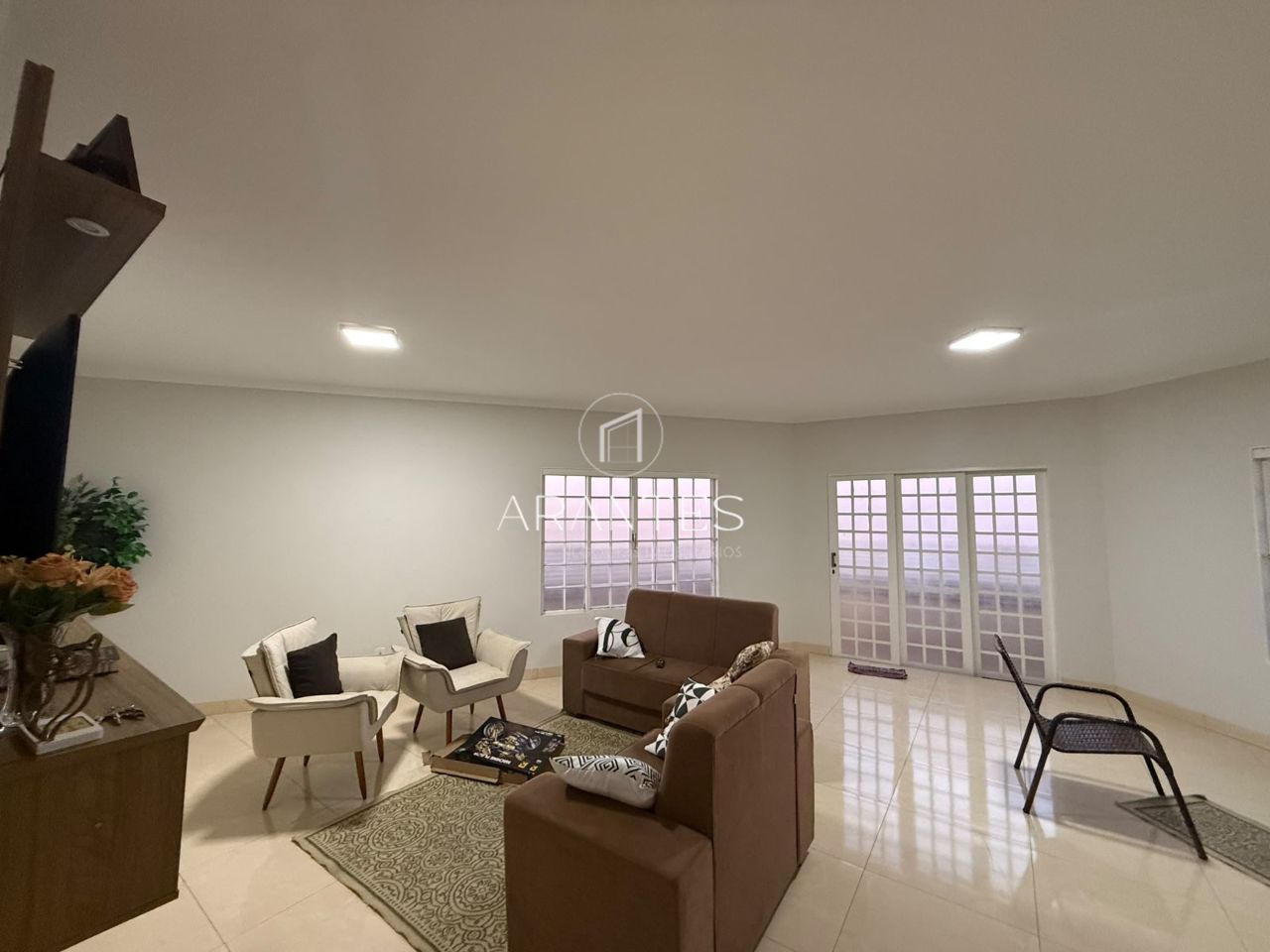 Foto de Sobrado com casa junto para locação em Inocência em centro, Inocência