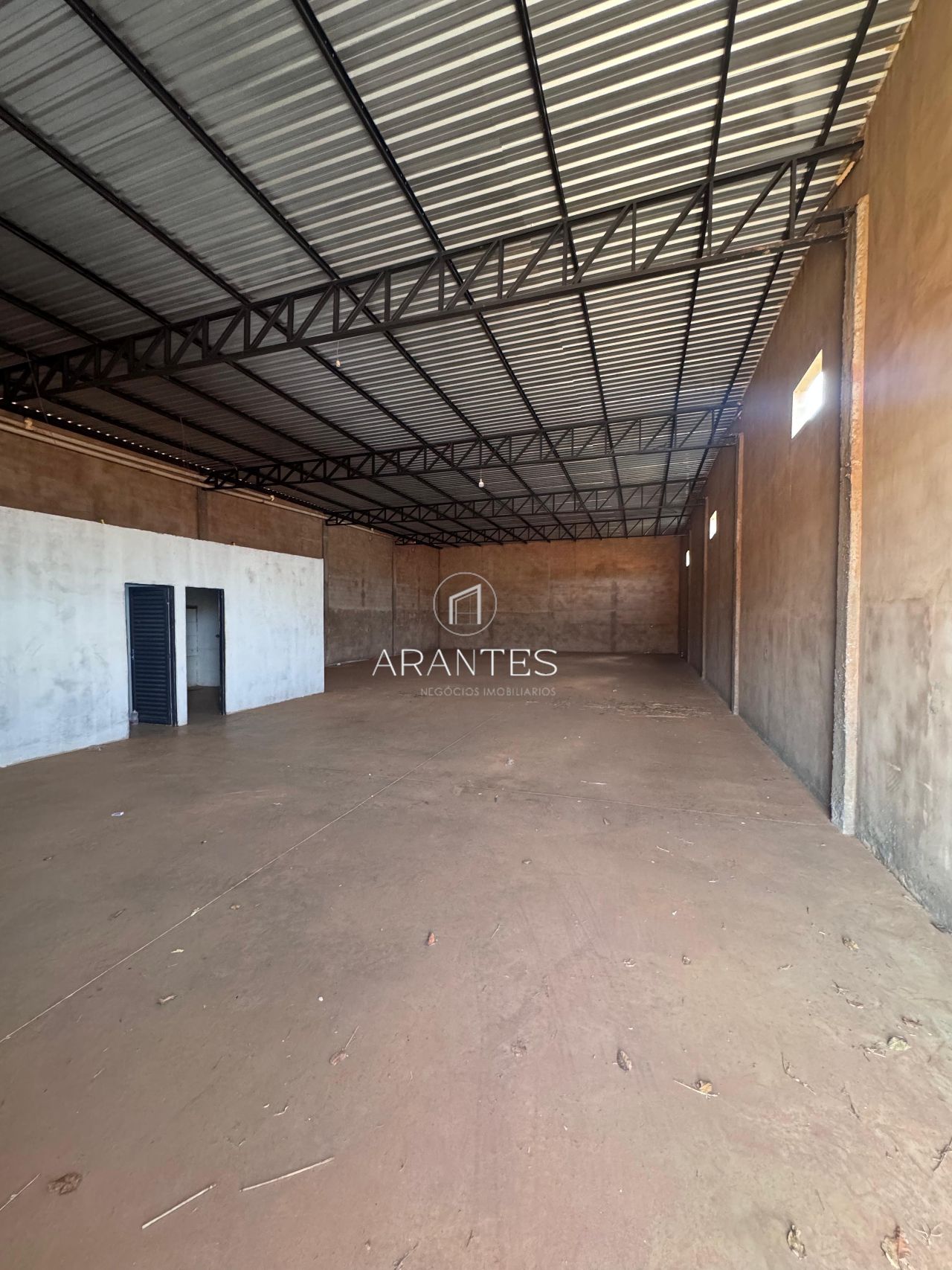 Foto de BARRACÃO COMERCIAL PARA VENDA/LOCAÇÃO EM INOCÊNCIA-MS em Lateral MS 316, Inocência