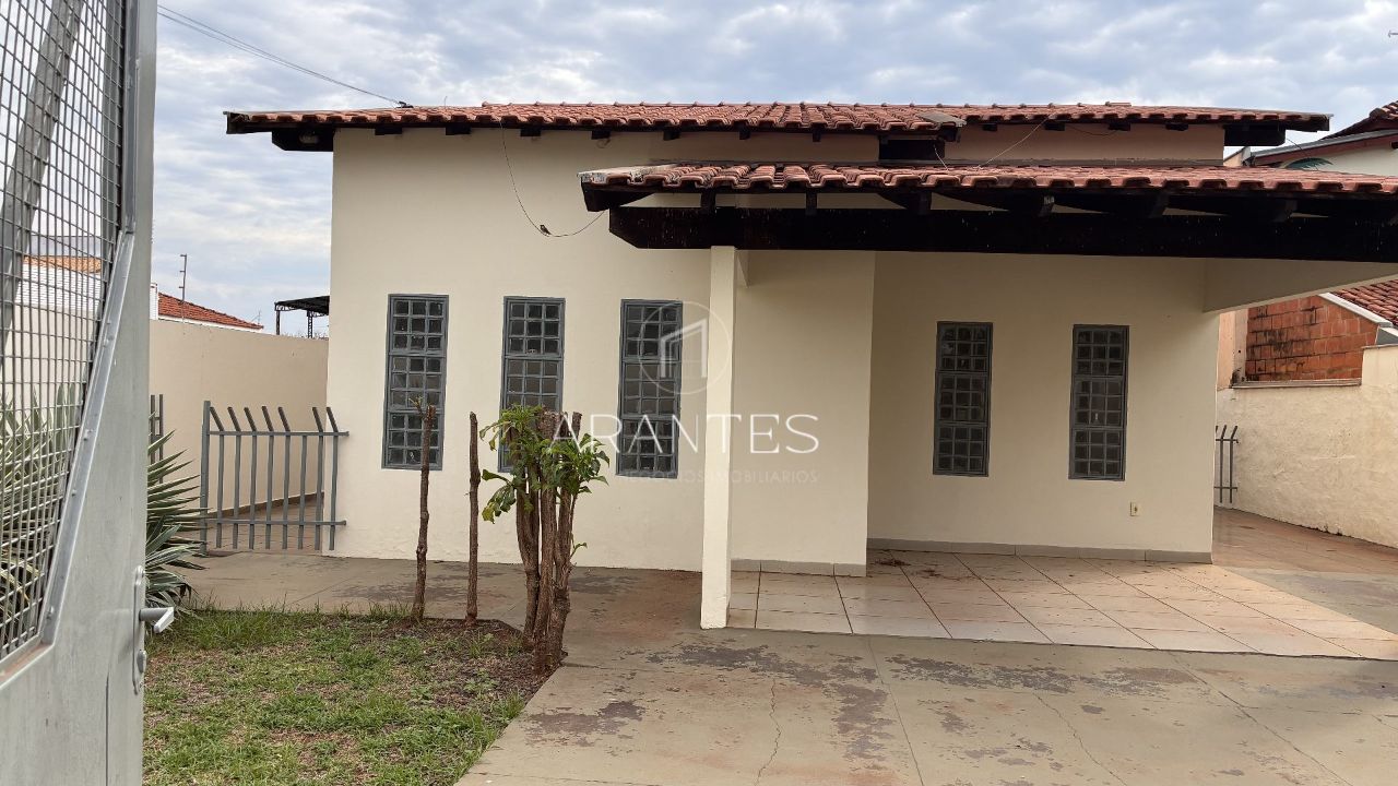 Foto de ?? Casa à venda na Avenida Rosário Congro – Colinos podendo ser comercial . em Colinos, Três Lagoas